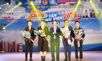 Chào tân sinh viên trường Y Dược Thái Nguyên: 50 suất học bổng 290 triệu đồng được trao
