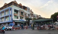 Lực lượng chức năng phong tỏa chợ Bà Rịa, tỉnh Bà Rịa-Vũng Tàu.