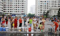Hà Nội hỗ trợ nước sạch 24/24h cho người dân sau sự cố ô nhiễm nước sông Đà