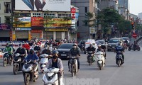 Người dân Hà Nội ra đường trong những ngày cách ly xã hội