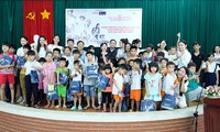 Ban tổ chức Hoa hậu Việt Nam thăm, tặng quà Trung tâm bảo trợ trẻ em Vũng Tàu