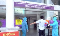 Hội Doanh nhân trẻ Việt Nam tiếp sức y bác sỹ Bệnh viện quận Tân Phú phòng chống dịch