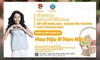 Hoa hậu H&apos;Hen Niê livestream bán nông sản &apos;Hướng về miền Nam&apos;