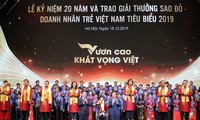 Khởi động bình chọn giải thưởng Sao Đỏ - doanh nhân trẻ Việt Nam tiêu biểu 2022