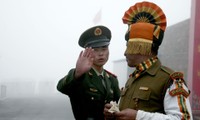 Lính biên phòng Trung Quốc và Ấn Độ trên biên giới