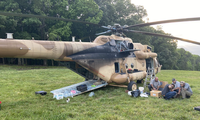 Trực thăng Mi-17 đang được sửa chữa tại một trang trại ở bắc California. (Hình ảnh: Air Facts)