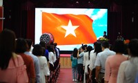 Lễ khai giảng ấn tượng của trường THPT chuyên KHXHNV đầu tiên ở Việt Nam