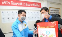 T.Ư Hội Sinh viên thăm và tặng quà lưu học sinh Lào nhân dịp Tết Tân Sửu 2021
