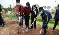 Sinh viên, giảng viên Học viện Nông nghiệp Việt Nam hưởng ứng trồng 5.000 cây xanh