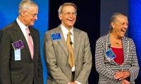 Bà Alice Walton, ông Jim Walton và ông Rob Walton là 3 người con của nhà sáng lập Walmart Ảnh: CNBC 