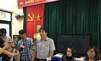 Ông Tạ Ngọc Thắng thông tin về vụ việc tại trường Tiểu học Quang Trung sáng 6/12.