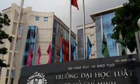 Văn phòng Chính phủ vừa có văn bản gửi Bộ trưởng Bộ GD&ĐT về việc "Giải quyết kiến nghị của một số cán bộ, giảng viên trường ĐH Luật TP.HCM".