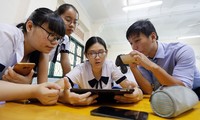 Học sinh dùng điện thoại trong lớp: Phó hiệu trưởng - con gái cố PGS Văn Như Cương nói gì?