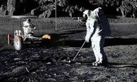 Ai là người từng đánh golf trên Mặt Trăng?