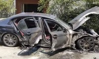 Người đàn ông làm cháy chiếc BMW mới mua. Ảnh: Sohu.com