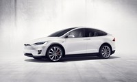 Tesla Model X 2018 là một mẫu SUV chạy điện rất lạ.