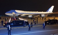 15 phút căng thẳng khi đón Air Force One của tổng thống Mỹ