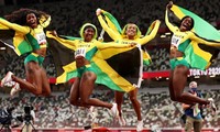 Các cô gái Jamaica chạy như &apos;xé gió&apos;, thống trị nội dung chạy tiếp sức 4x100m
