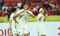 Thắng dễ Singapore 2-0, Thái Lan tránh gặp Việt Nam ở bán kết