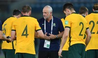 HLV Australia cầu nguyện cầu thủ không mắc COVID-19 trước trận gặp Việt Nam 