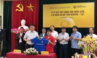 Lần đầu tiên trong lịch sử nữ cầu thủ Việt Nam được nhận tiền lót tay 