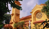 Các nhà thờ lớn ở Hà Nội rực rỡ sắc màu đón Giáng sinh