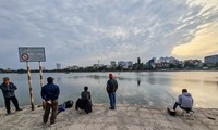 &apos;Hô biến&apos; hồ Định Công thành nơi câu cá dịch vụ, hốt bạc triệu mỗi ngày