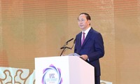 Chủ tịch nước Trần Đại Quang tiếp xúc các doanh nghiệp hàng đầu Hoa Kỳ tham dự APEC. Ảnh: Tường Đăng