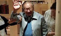 Kim Dung trong ngày sinh nhật 90 tuổi. 