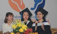 Sinh viên Nguyễn Thị Quỳnh Trang xúc động trong buổi giao lưu
