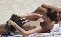 Siêu mẫu Úc Montana Cox ngực trần phơi nắng giữa bãi biển