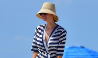 Ivanka Trump sang chảnh hút hồn ở biển