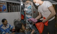 Chàng trai Tây giúp đỡ người vô gia cư ở Hà Nội