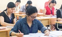 Chấm thi môn ngữ văn tại Trường THPT Phan Đình Phùng, Hà Nội. Ảnh: Nghiêm Huê.
