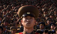 Lính Triều Tiên trong lễ diễu binh trên quảng trường Kim Nhật Thành ở Bình Nhưỡng. Ảnh: Getty Images.