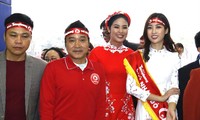 Cựu danh thủ Hồng Sơn cùng Hoa hậu Ngọc Hân và Hoa hậu Mỹ Linh.