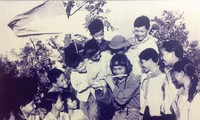 Niềm vui trên quê hương Cửa Việt đầu tháng 2/1973. Ảnh: Lê Trí Dũng.