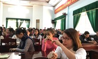 Hàng trăm giáo viên hợp đồng tại huyện Krông Pắk bị buộc rời bục giảng trong năm 2018.