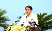 Chủ tịch UBND thành phố Hà Nội Nguyễn Ðức Chung phát biểu tại phiên giải trình.
