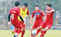 Các tuyển thủ Việt Nam được HLV Park Hang Seo yêu cầu tập trung tối đa cho nhiệm vụ phòng ngự trong quá trình chuẩn bị cho trận đấu với ĐT Afghanistan ngày 14/11 tới. Ảnh: VSI.