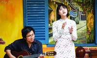 Bộ đôi Hoàng Trang và Nguyễn Đông kết hợp biểu diễn nhiều tác phẩm của nhạc sỹ Trịnh Công Sơn. Ảnh: NVCC 