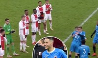Cảm động, cầu thủ đang điều trị ung thư vẫn vào sân thi đấu với Ajax