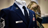 Mẫu quân phục Không quân Mỹ được trưng bày tại buổi lễ bổ nhiệm sĩ quan năm 2017