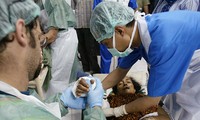 Indonesia: Y bác sĩ kiệt sức vì dịch bệnh và thiên tai
