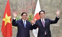 Thủ tướng Phạm Minh Chính và Thủ tướng Nhật Bản Kishida Fumio (phải). Ảnh: Nhật Bắc