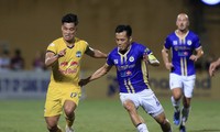 CLB Hà Nội tạo lợi thế lớn trong cuộc đua vô địch khi vượt qua HAGL. Ảnh: Văn Thỏa
