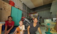 Ba bà cháu Nguyễn Thị Liên nương tựa nhau trong căn nhà trọ lụp xụp 