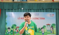 Đại sứ môi trường Nguyễn Như Khôi trong buổi tuyên truyền học sinh Thủ đô bảo vệ môi trường. Ảnh: CTV