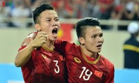 Quế Ngọc Hải và Quang Hải ăn mừng bàn thắng vào lưới Malaysia