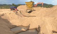 Khai thác cát trái phép ở huyện Krông Pa, Gia Lai